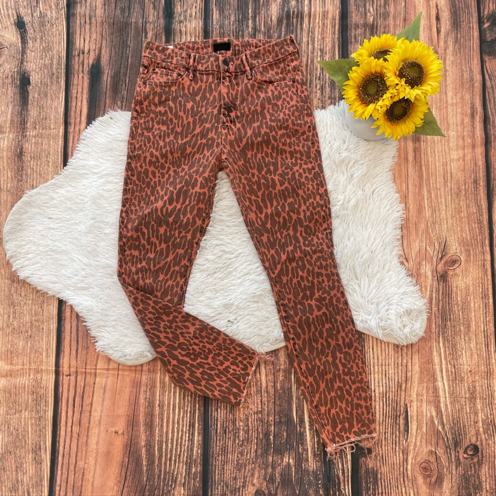 MOTHER Looker Ankle Fray Jeans in Animal Attraction - Picture 4 of 11